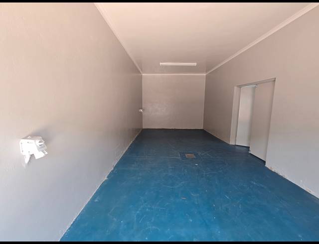 3,234M² WAREHOUSE FOR SALE IN COSMO BUSINESS PARK